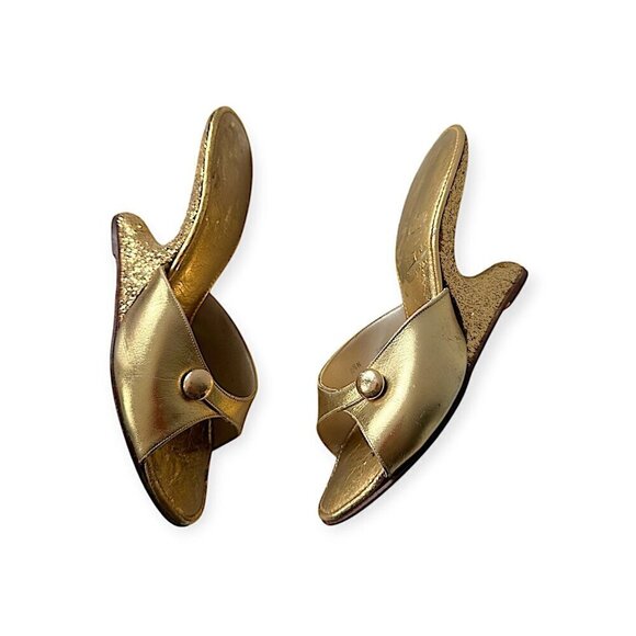 Vintage 1950s Gold Boomerang Wedge Mules– Sculptural Heel, Metallic Leather 8.5N - Picture 2 of 14